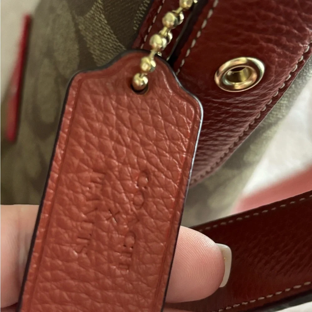 Coach X Peanuts Snoopy Elle File Signature Crossbody Bag with Character patches - Picture 3 of 16